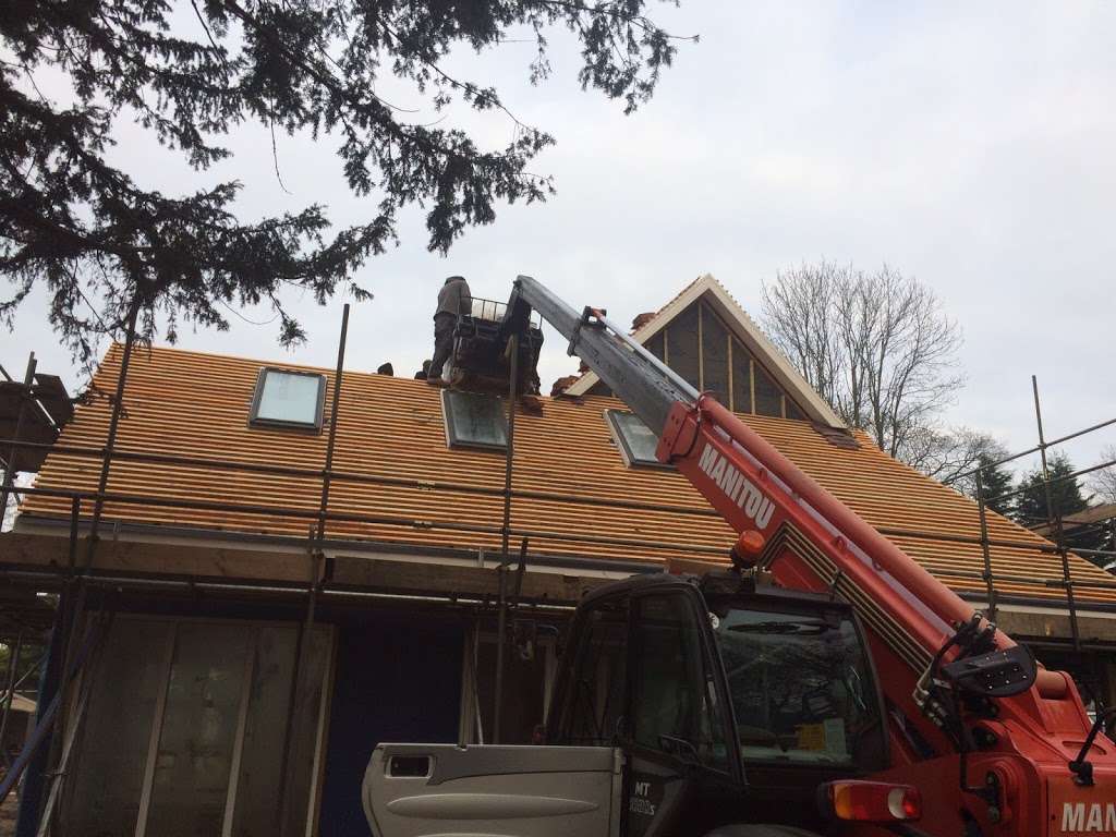 D Hunt Roofing Ltd | 3 Lundy Cl, Crawley RH11 9HF, UK | Phone: 07850 101250