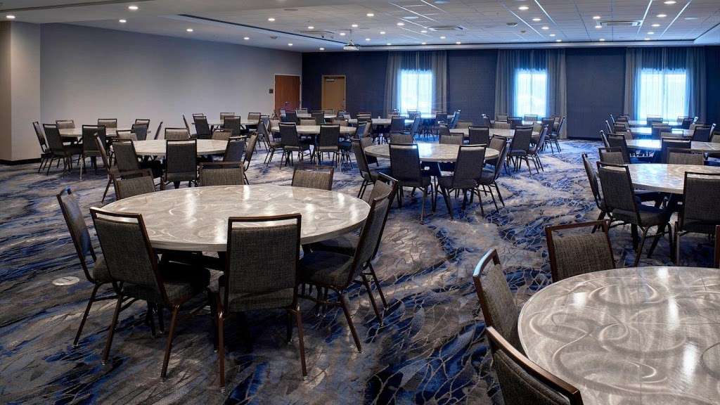 Fairfield Inn & Suites by Marriott Columbus, IN | 2820 Merchant Mile, Columbus, IN 47201, USA | Phone: (812) 552-5333