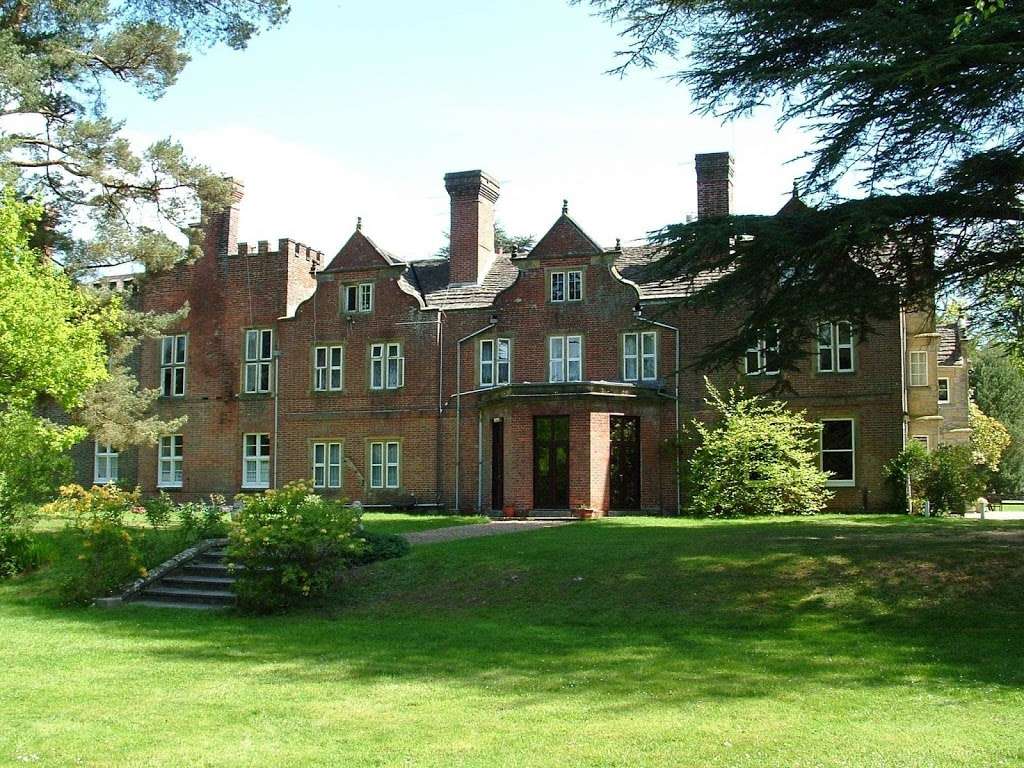 Rowfant House in Wallage Ln, Crawley Down, Crawley RH10 4NG, UK