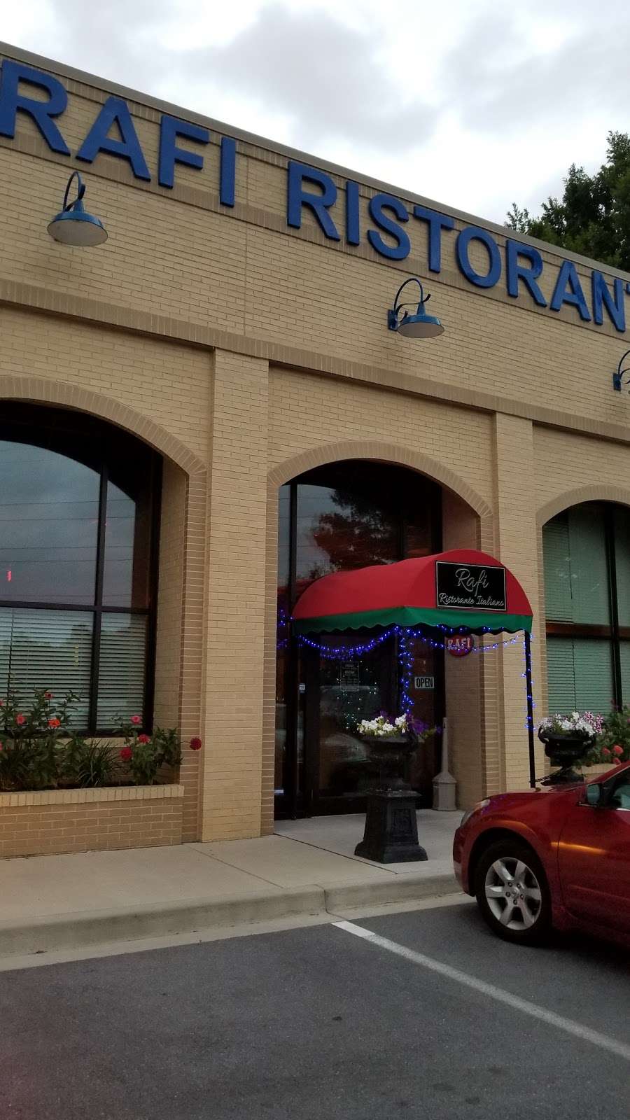 Rafi Ristorante Italiano | 190 Thomas Johnson Dr #8, Frederick, MD 21702, USA | Phone: (301) 662-8870