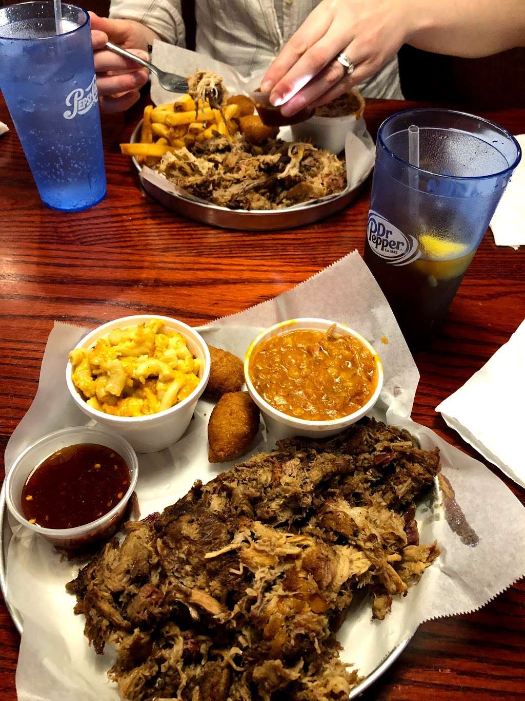 The Dixie Pig Tega Cay | 2150 Gold Hill Rd, Tega Cay, SC 29708 | Phone: (803) 396-5600