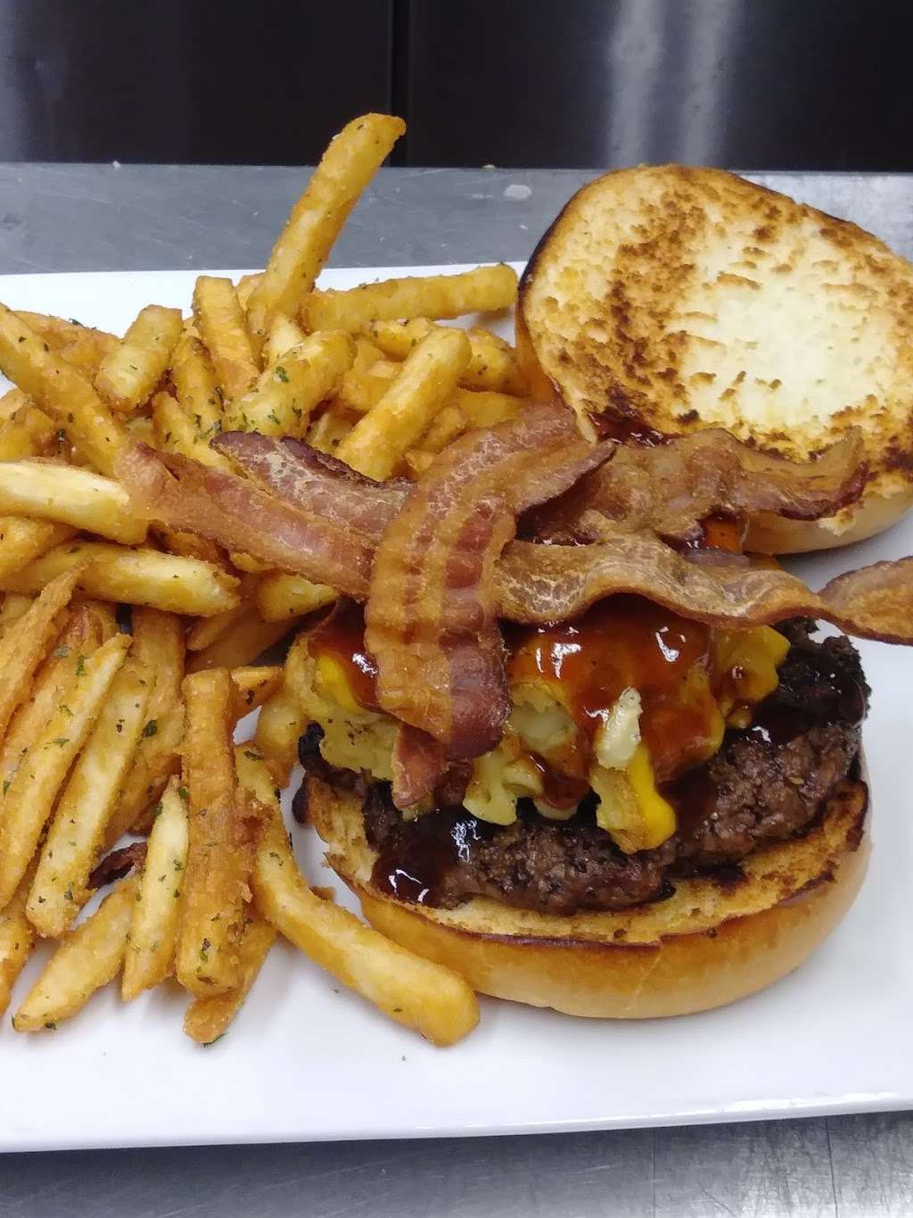Brunos Bar + Burger | 856 Western Ave, Lynn, MA 01905, USA | Phone: (781) 596-2342