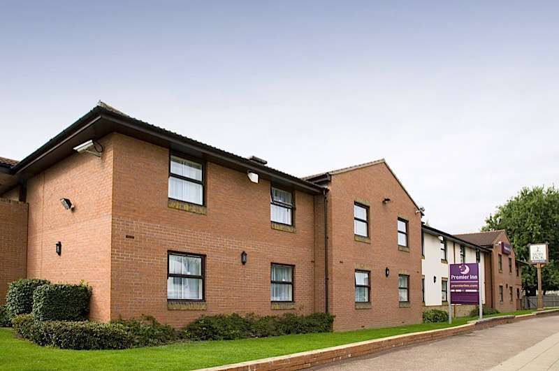 Premier Inn Romford West | Whalebone Ln N, Dagenham, Romford RM6 6QU, UK | Phone: 0871 527 8942