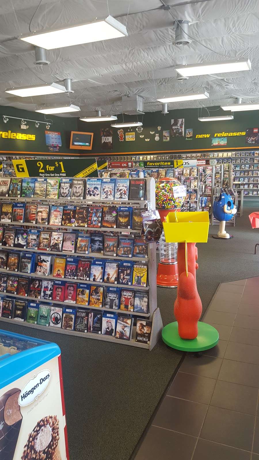 Family Video | 721 McHenry Ave, Woodstock, IL 60098, USA | Phone: (815) 337-0840