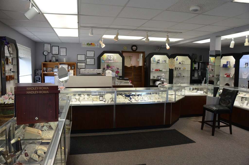 Leonards Jewelry | 215 W Liberty St, Wauconda, IL 60084, USA | Phone: (847) 526-8111