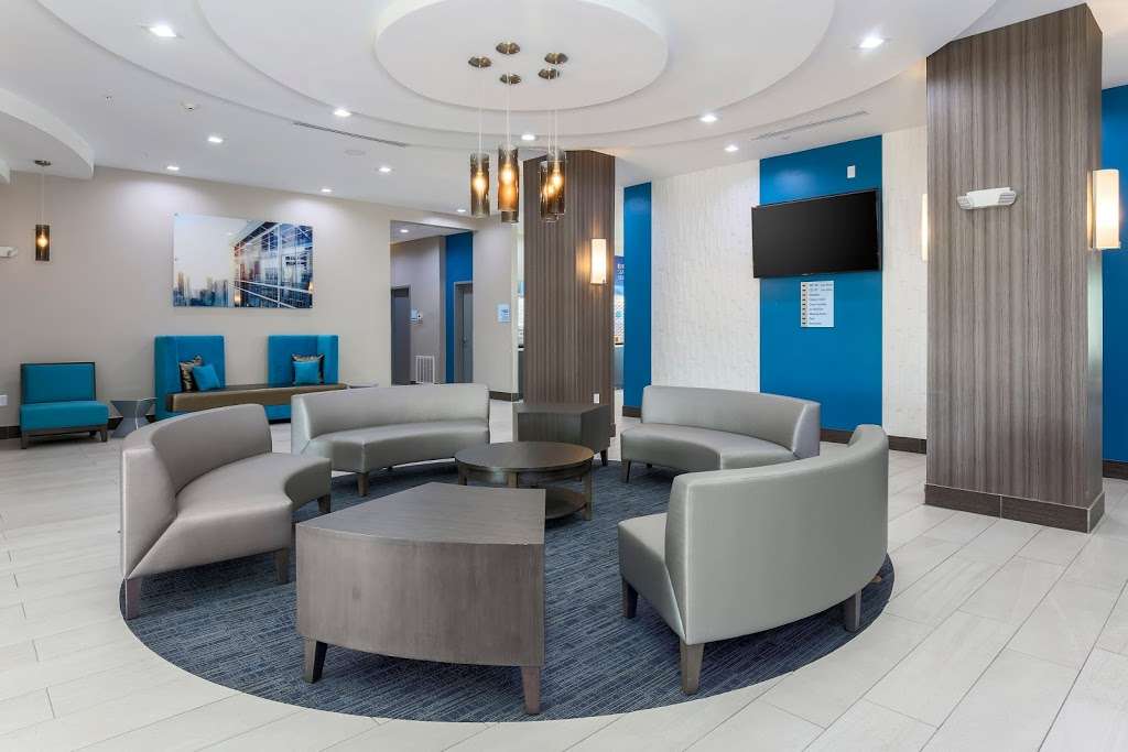 Holiday Inn Express & Suites Houston - Hobby Airport Area | 9185 Gulf Fwy, Houston, TX 77017, USA | Phone: (713) 944-4120