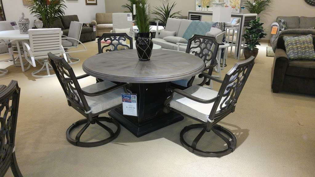 Mealeys Furniture | 2180 MacArthur Rd, Whitehall, PA 18052 | Phone: (215) 736-9800