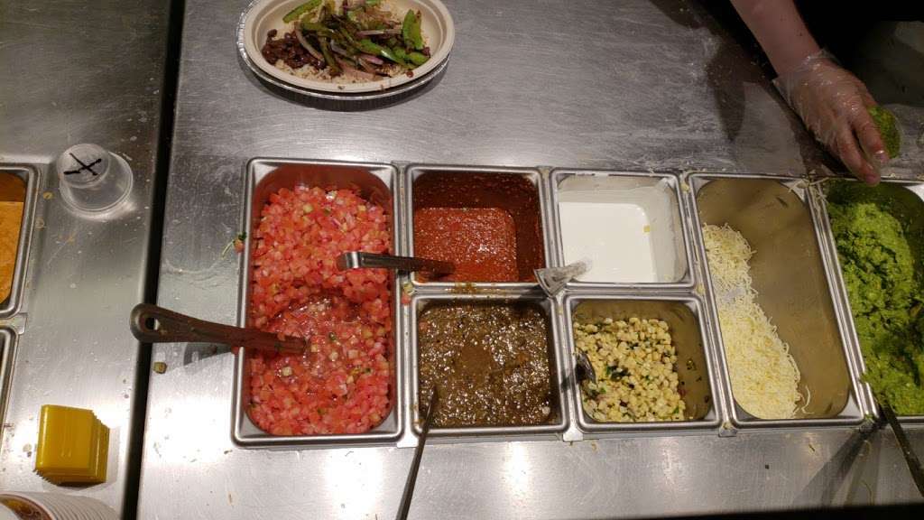 Chipotle Mexican Grill | 2696 Pinole Valley Rd, Pinole, CA 94564, USA | Phone: (510) 283-0070