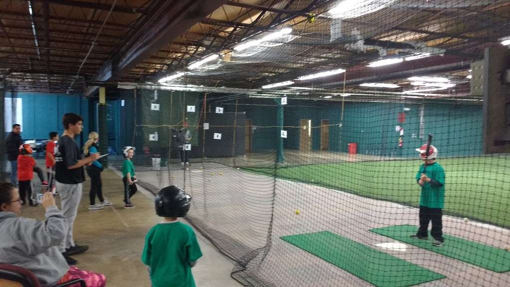 SWING! Baseball and Softball Training Center | 625 S Railroad St, Montgomery, IL 60538, USA | Phone: (630) 383-6364