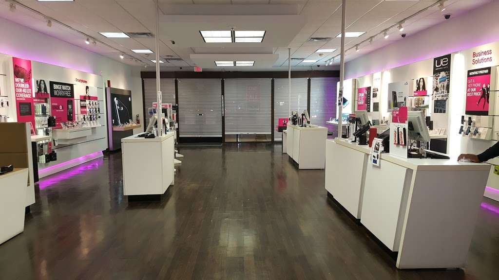 T-Mobile | 2813 Business Center Dr Ste 103, Pearland, TX 77584 | Phone: (713) 436-0048