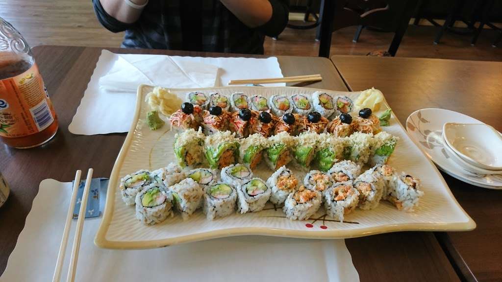 Lucky Sushi | 247 Old Walt Whitman Rd, Huntington Station, NY 11746, USA | Phone: (631) 470-1779