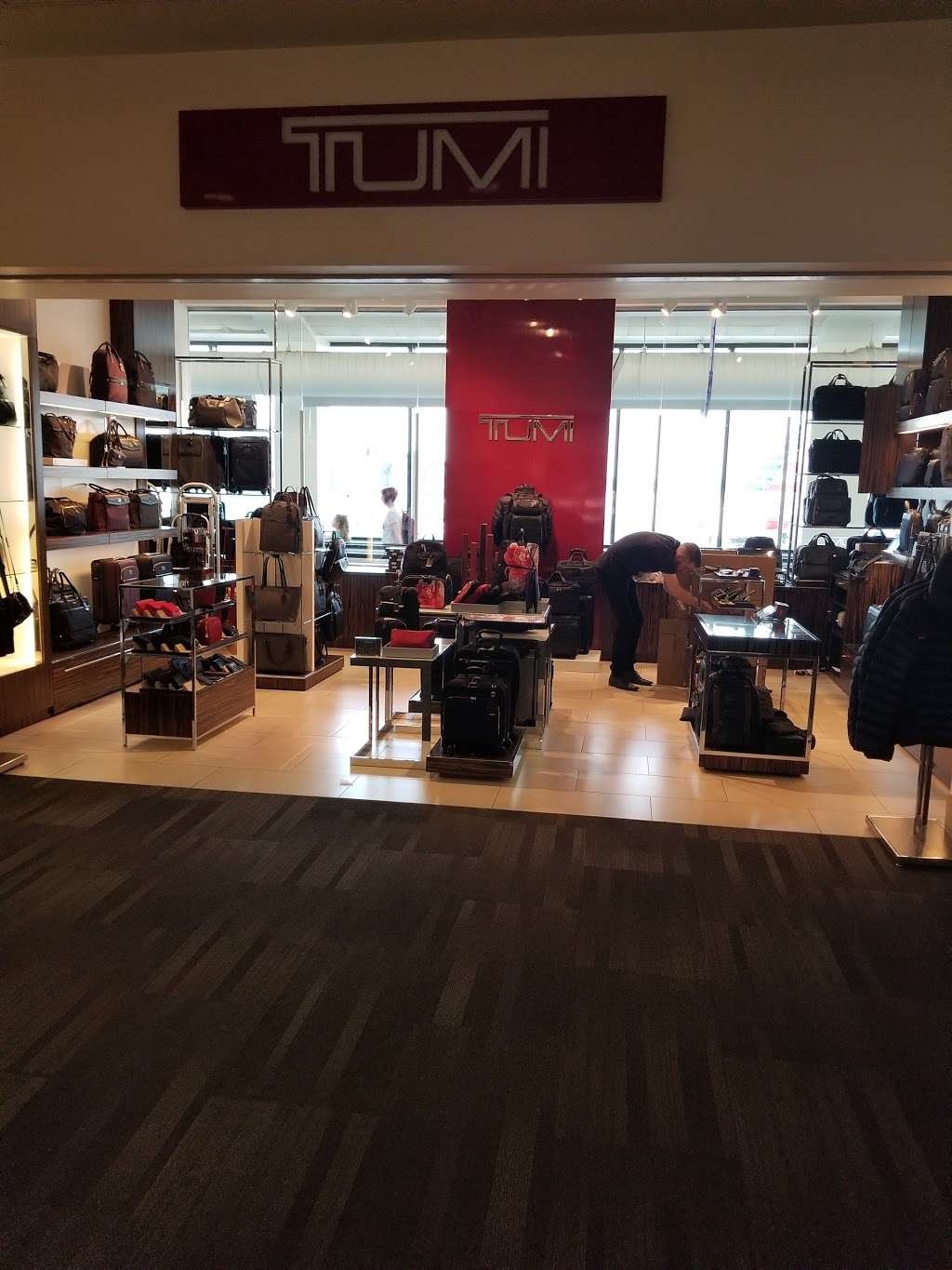 TUMI Store - Philadelphia International Airport | 8500 Essington Avenue Space BC20, Philadelphia, PA 19153, USA | Phone: (215) 863-2212