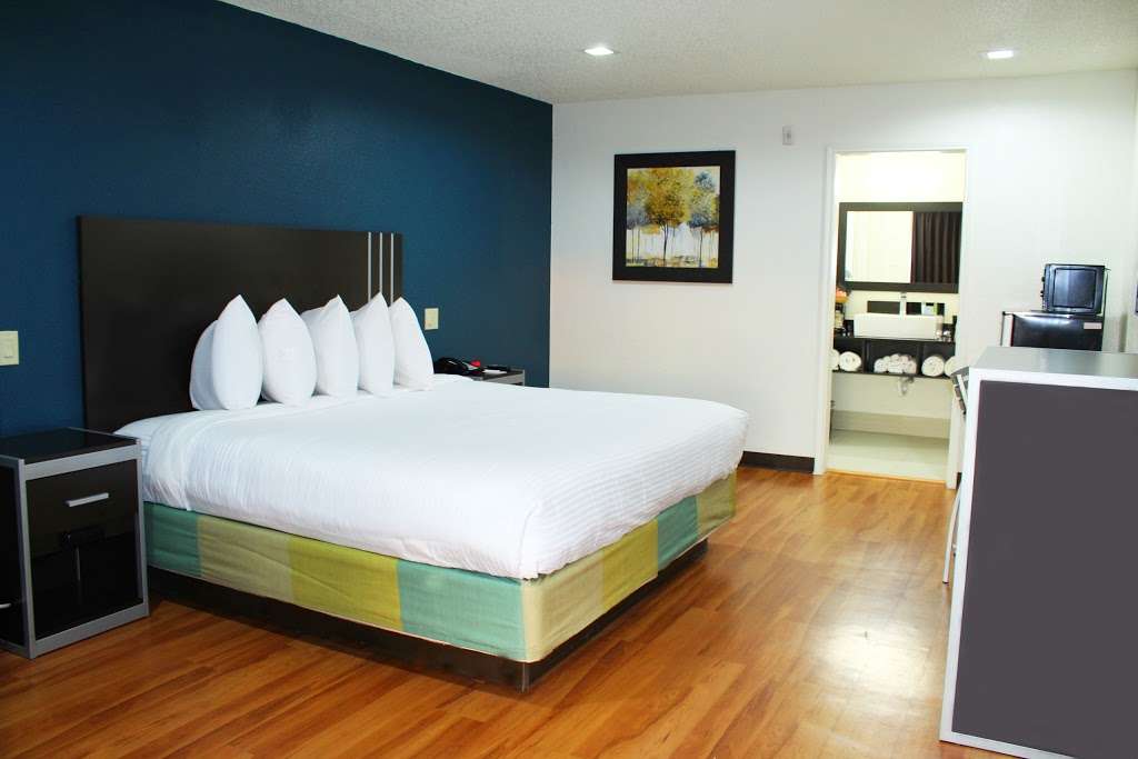 Stay Express Inn Dallas - Fair Park / Downtown | 8303 E R L Thornton Fwy, Dallas, TX 75228, USA | Phone: (214) 324-3731