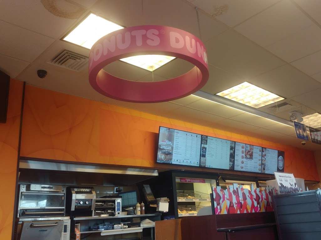 Dunkin Donuts | 101 White St, Danbury, CT 06810, USA | Phone: (203) 743-1305