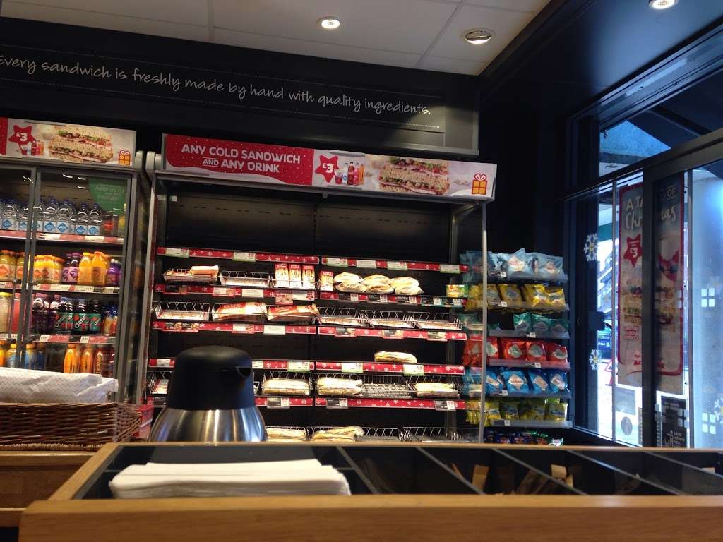 Greggs | 312 Clapham Rd, London SW9 9AE, UK | Phone: 020 7622 3091