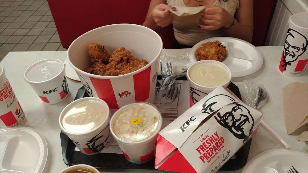 KFC | 5780 Central Florida Pkwy, Orlando, FL 32821, USA | Phone: (407) 238-5464