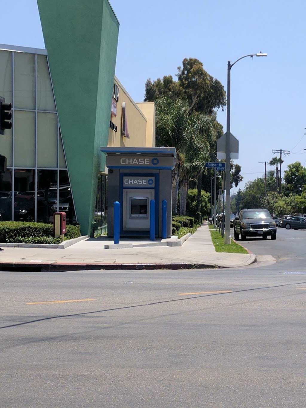 Chase ATM | 6930 Sunset Blvd, Hollywood, CA 90028, USA | Phone: (800) 935-9935