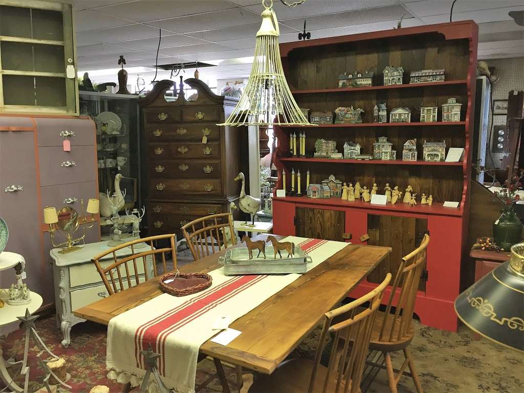 Leesport Antiques Mart | 162 N Centre Ave, Leesport, PA 19533, USA | Phone: (610) 926-2019