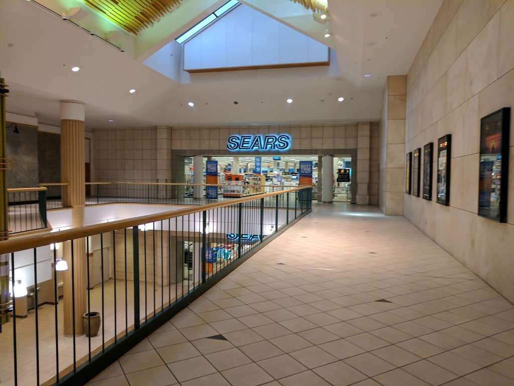 Sears | 5 Stratford Dr, Bloomingdale, IL 60108, USA | Phone: (630) 924-8801