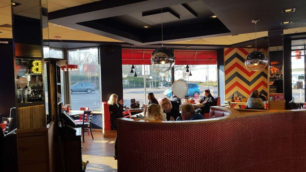 Pizza Hut Restaurants | 13, The Queensgate Centre, Edinburgh Way, Harlow CM20 2DA, UK | Phone: 01279 437711