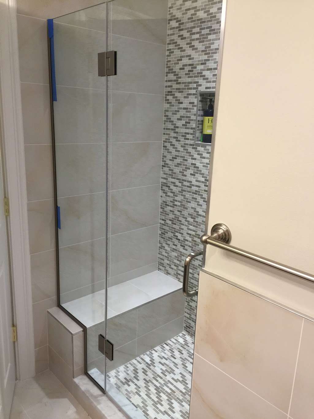 Frameless shower door | 42 Farm Rd, Middletown, NJ 07748, USA | Phone: (646) 854-7674