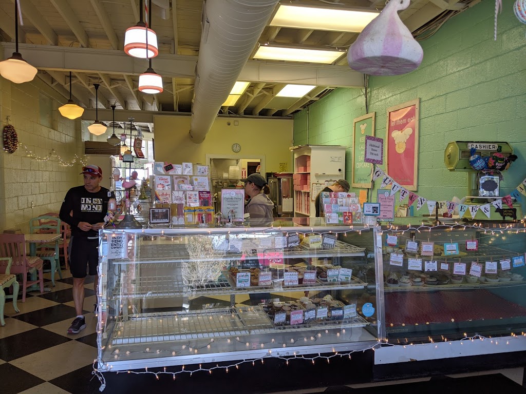 The Flying Cupcake Bakery | 5617 N Illinois St, Indianapolis, IN 46208, USA | Phone: (317) 396-2696