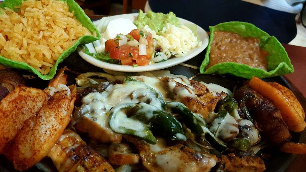 Los Pericos | 508 S Danville St, Willis, TX 77378 | Phone: (936) 890-0519