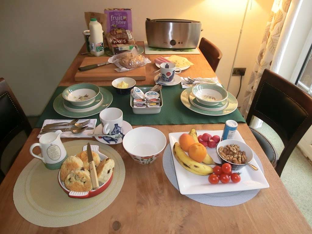 No.10 Bed & Breakfast | 10 Woodgers Grove, Swanley BR8 7LJ, UK | Phone: 01322 586027