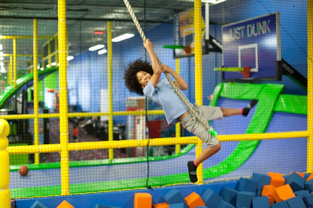 Jumping World | 1601 Flour Bluff Dr, Corpus Christi, TX 78418, USA | Phone: (361) 239-4244