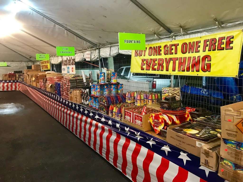 On The Line Fireworks | 4010 E, FL-60, Plant City, FL 33567 | Phone: (813) 967-6838