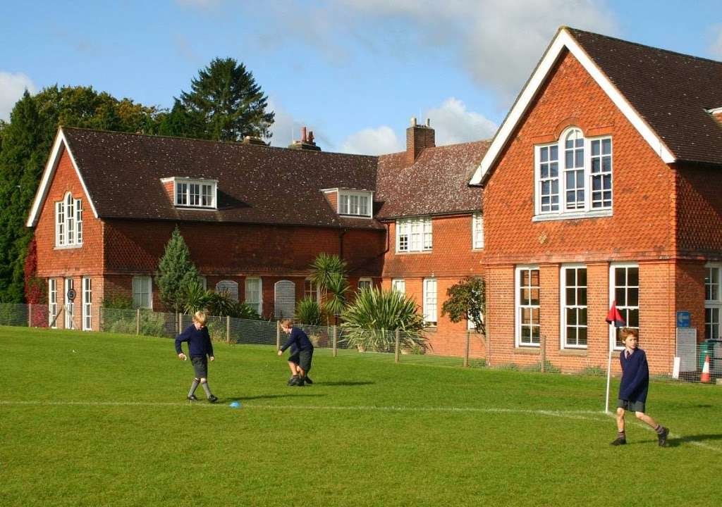 The New Beacon School | Brittains Ln, Sevenoaks TN13 2PB, UK | Phone: 01732 452131