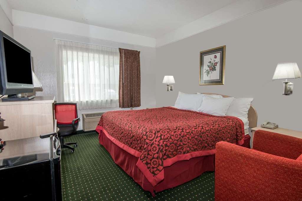 Days Inn by Wyndham Kansas City International Airport | 11120 N Ambassador Dr, Kansas City, MO 64153 | Phone: (816) 787-1206