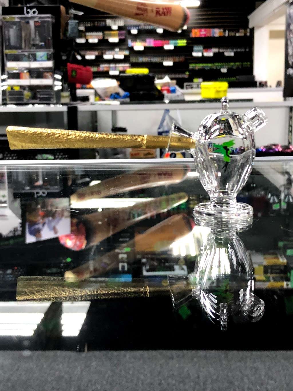 V&R SMOKE SHOP | 130 Mansfield Ave, Norton, MA 02766, USA | Phone: (508) 285-4026