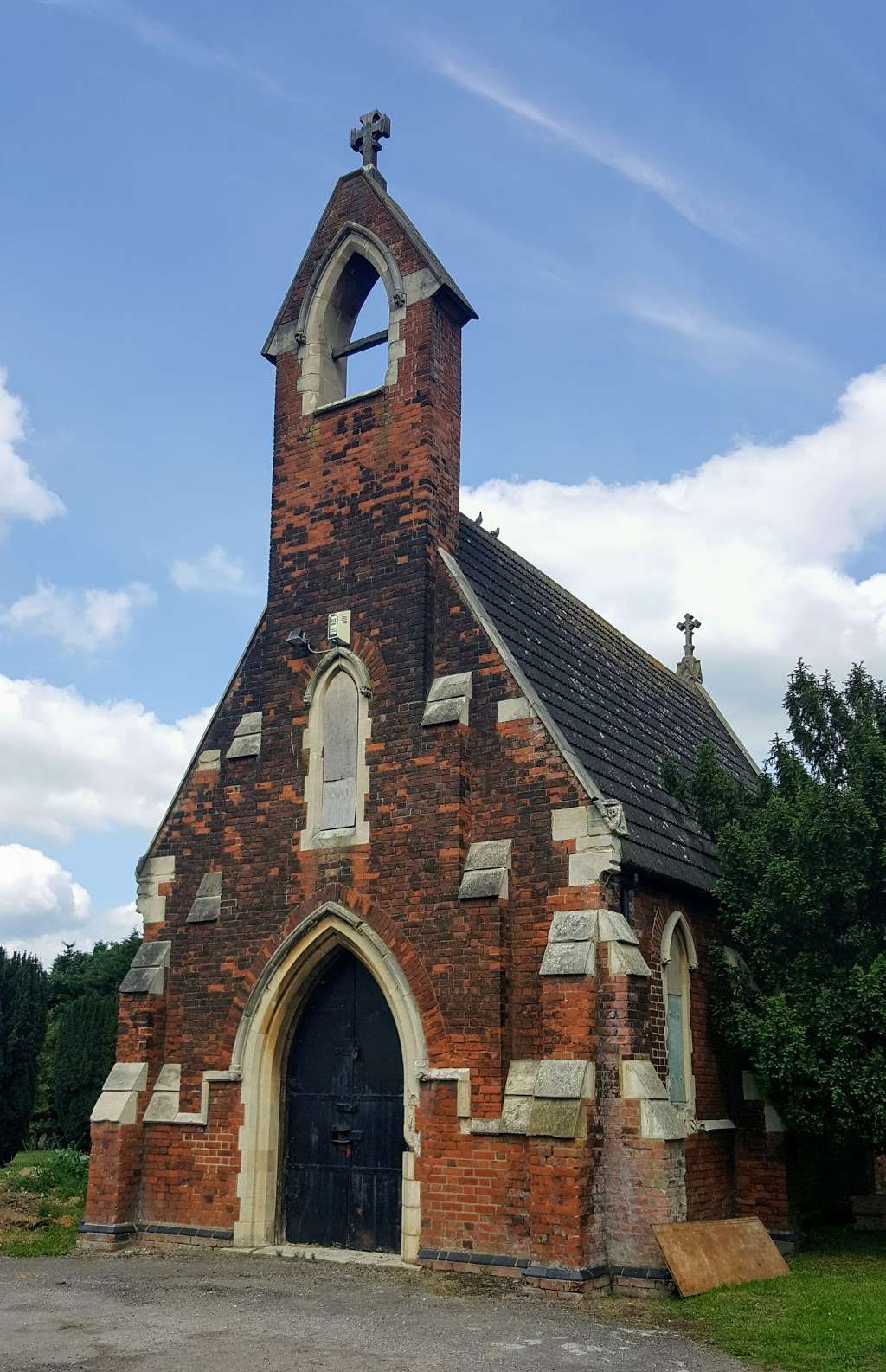 Waltham Abbey Cemetery | Cemetery Lodge, Sewardstone Rd, Waltham Abbey EN9 1NX, UK | Phone: 01992 712525