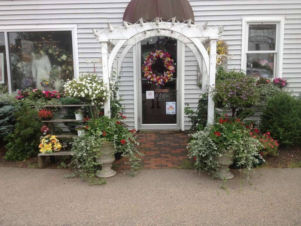 Brians Country Greenery Florist | 121 Mechanic St, Bellingham, MA 02019 | Phone: (508) 966-0639