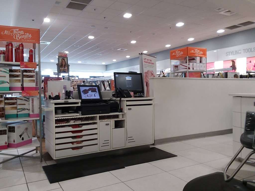 Ulta Beauty | 841 N Alafaya Trail, Orlando, FL 32828, USA | Phone: (407) 384-8488