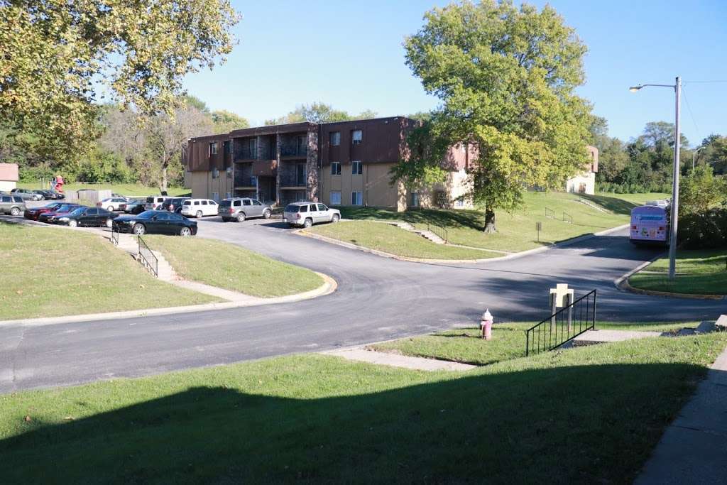 Crestwood Apartments | 2100 N 57th St, Kansas City, KS 66104 | Phone: (913) 596-7310