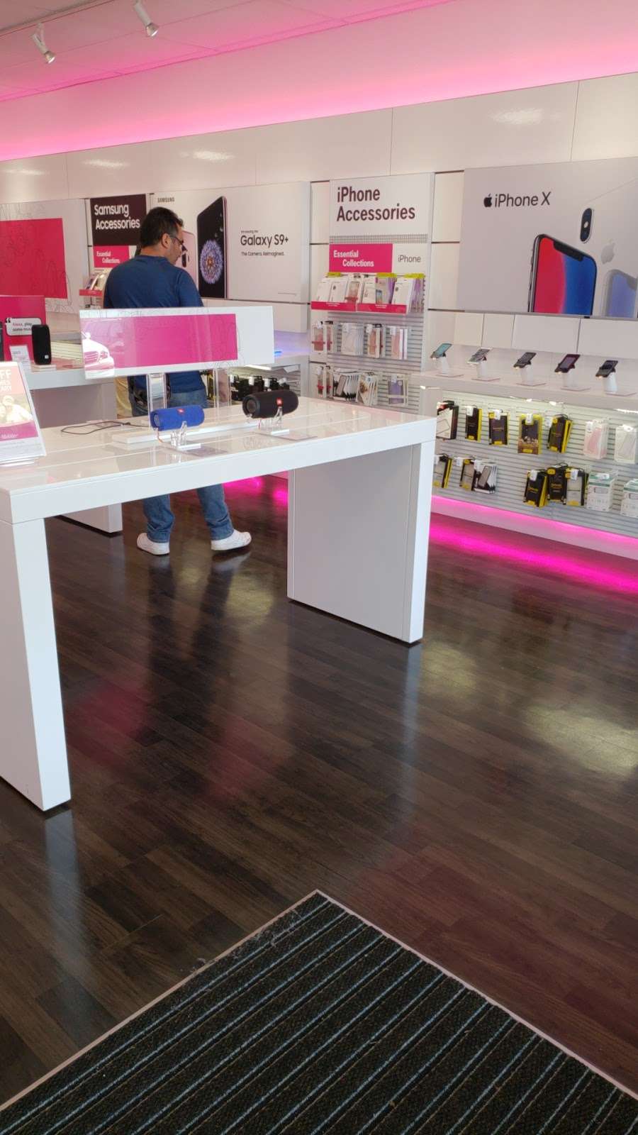 T-Mobile | 21800 Towncenter Plaza Ste 32, Sterling, VA 20164 | Phone: (571) 441-2844