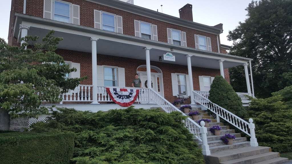 Penn National Inn | 3809 Anthony Hwy, Fayetteville, PA 17222, USA | Phone: (717) 352-2400