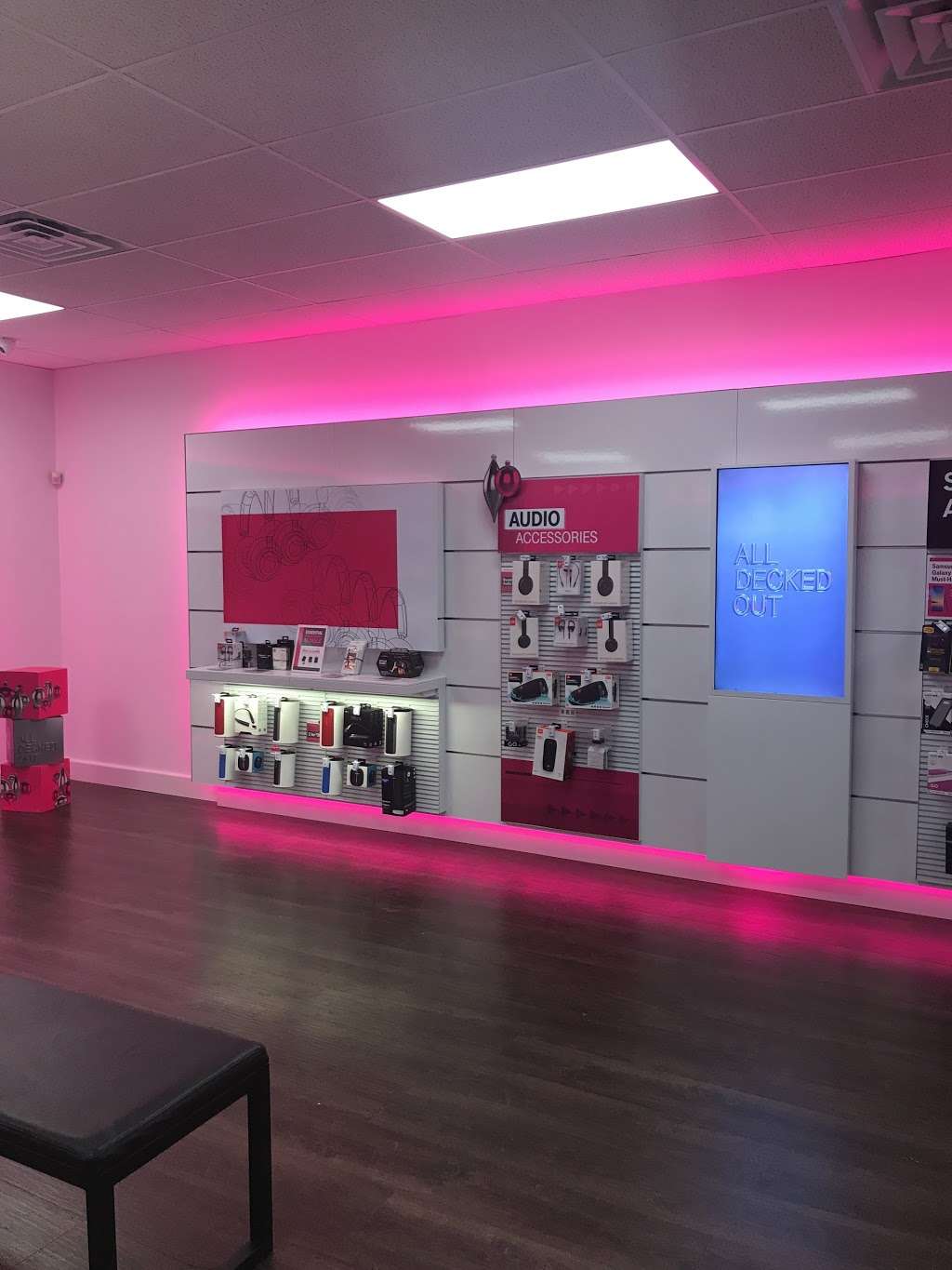 T-Mobile | 492 Town Center Dr, Mooresville, IN 46158, USA | Phone: (317) 584-6329