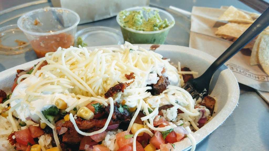 Chipotle Mexican Grill | 327 E W Mitchell Hammock Rd #1021, Oviedo, FL 32765 | Phone: (407) 365-7274