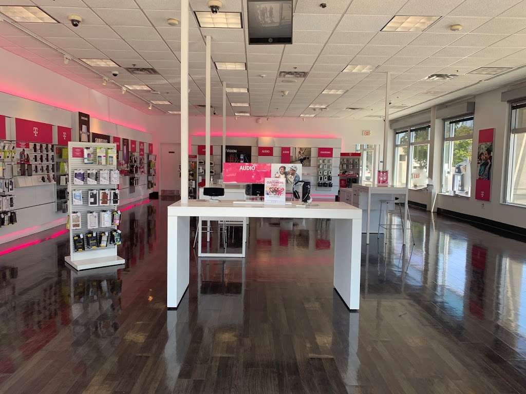 T-Mobile | 1431 W Knox St Suite 1500, Torrance, CA 90501, USA | Phone: (310) 328-2560