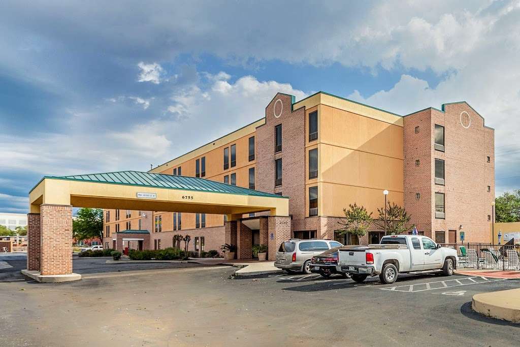 Quality Inn San Antonio Fiesta at Six Flags | 6755 N Loop 1604 W, San Antonio, TX 78249, USA | Phone: (210) 696-4766