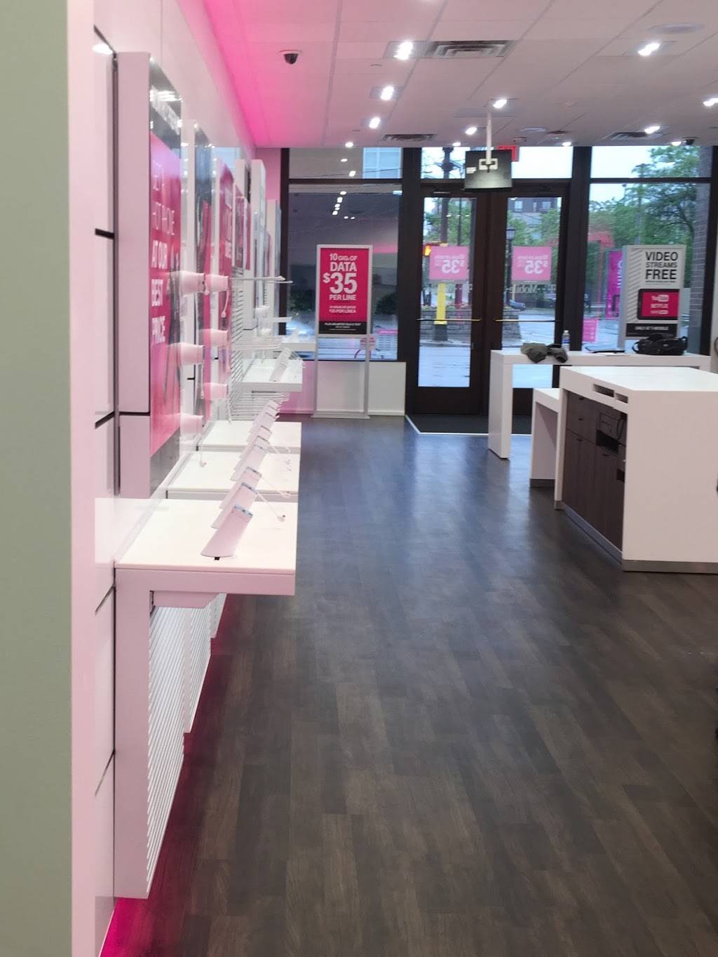 T-Mobile | 1221 W Lake St Suite 101, Minneapolis, MN 55408, USA | Phone: (612) 827-8970