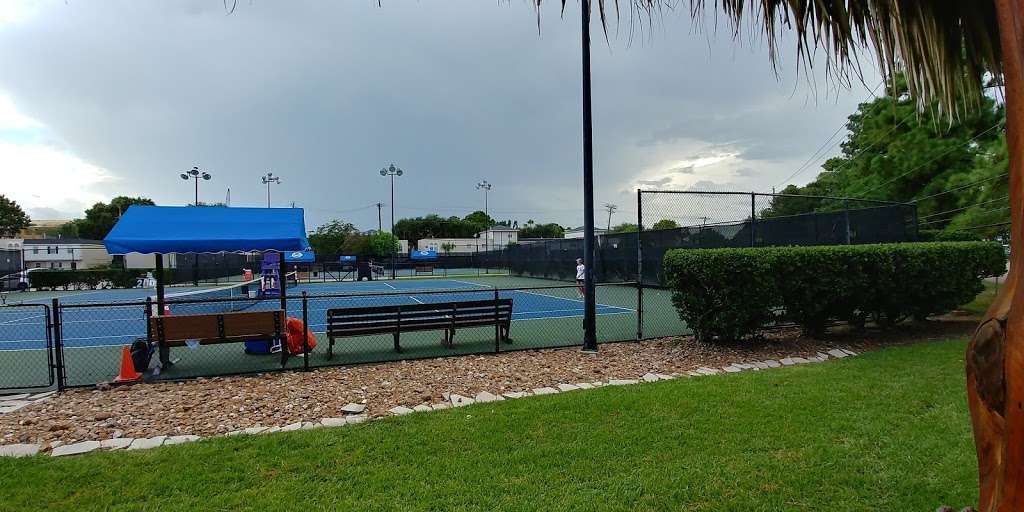 Bay Area Racquet Club | 17901 Kings Park Ln, Houston, TX 77058, USA | Phone: (281) 488-7026