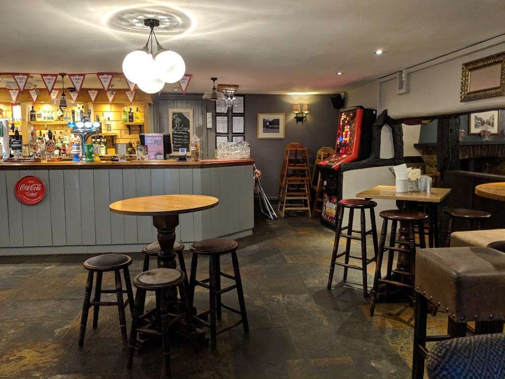 Three Horseshoes | Spellbrook Lane East, Bishops Stortford CM22 7SE, UK | Phone: 01279 722849