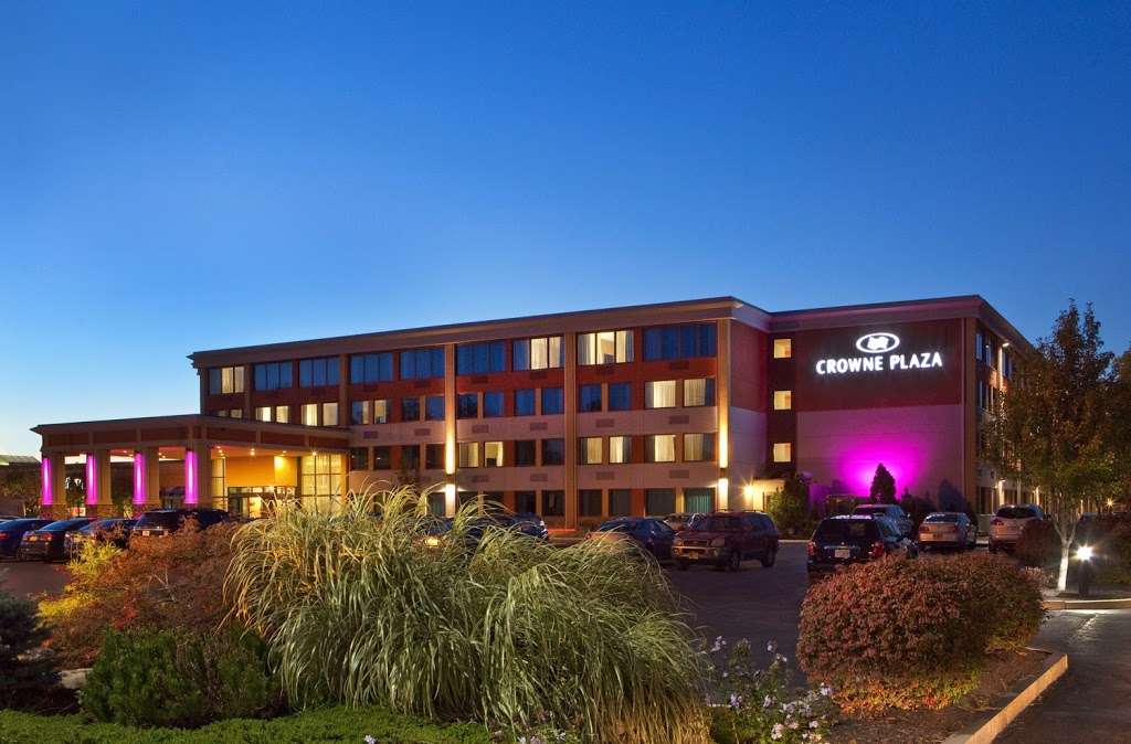 Crowne Plaza Boston - Woburn | 15 Middlesex Canal Park Dr, Woburn, MA 01801, USA | Phone: (781) 935-8760