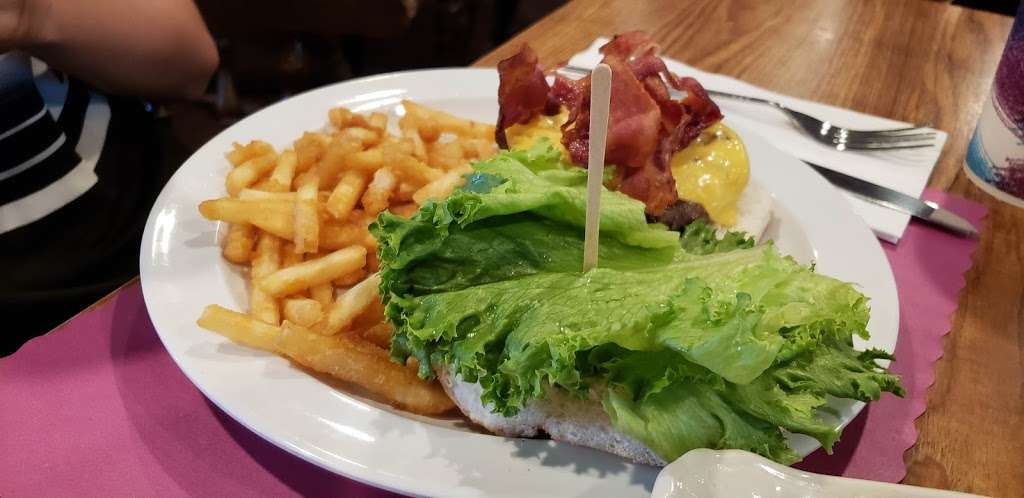 Buzzys Food & Spirits | 3283, 200 Stelton Rd, Piscataway Township, NJ 08854, USA | Phone: (732) 752-2229