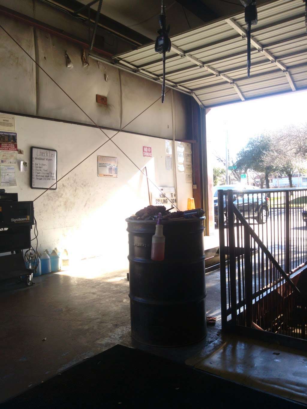 IM3 Oil & Lube | 4012 Emancipation Ave, Houston, TX 77004, USA | Phone: (713) 520-8590