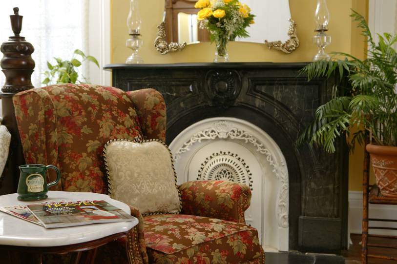 Ashtons Bed and Breakfast | 2023 Esplanade Ave, New Orleans, LA 70116, USA | Phone: (504) 942-7048